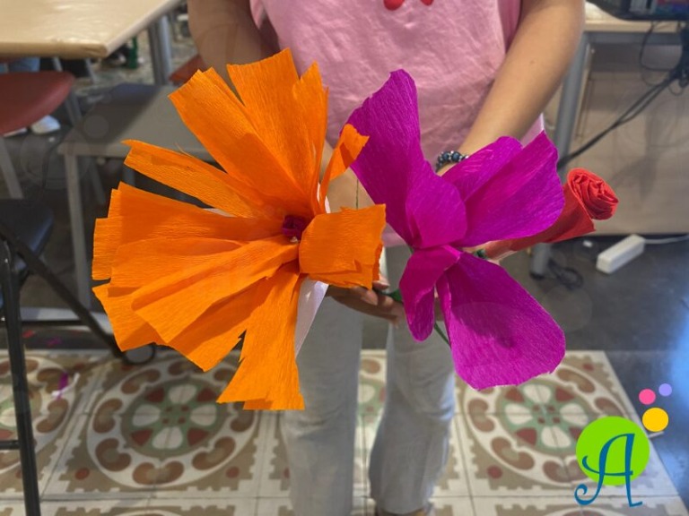 Taller de manualitats per fer flors de paper