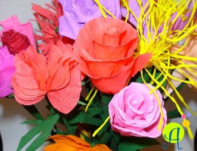 Taller infantil y familiar para hacer flores de papel como manulidad