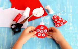 Taller-de-adornos-de-Navidad-caseros-en-tu-escuela